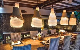 Phinisi Villas - Seminyak Beach